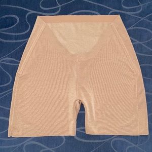 SKIMS Sheer sculpt low back short